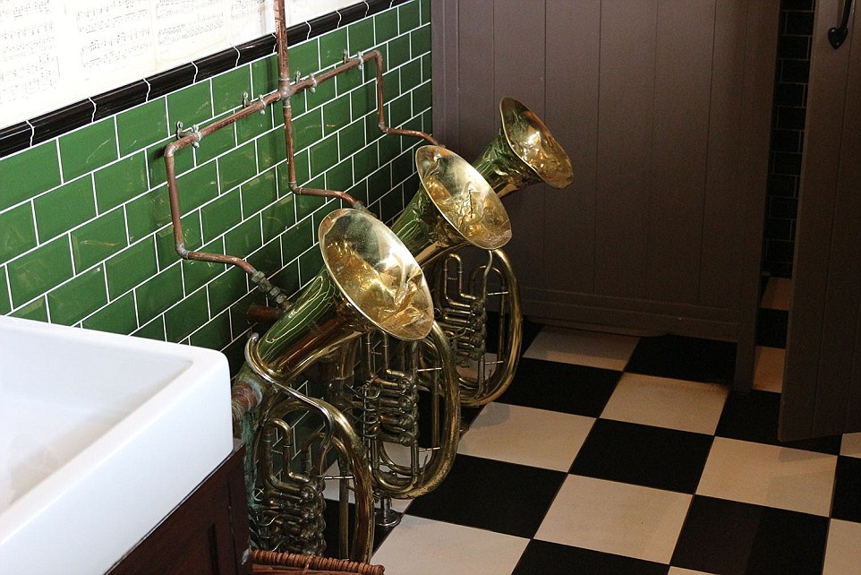 tuba262757AE00000578-2976029-Blowing_your_own_trumpet_The_men_s_loos_in_The_Bell_Inn_Sussex_f-a-9_1425384609417.jpg